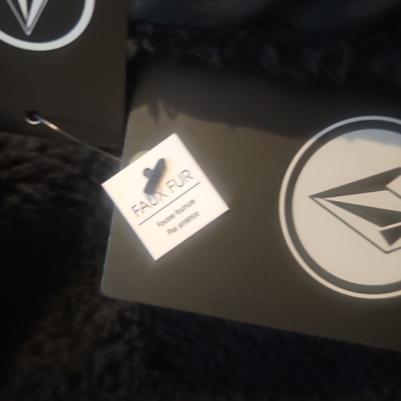 NWT Men's Volcom Jacket. "Runtime Error" Black Faux Fur Sherpa Zip Up - Picture 3 of 10